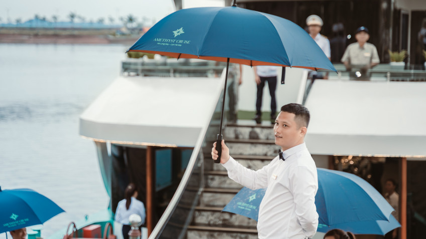 Amethyst Day Cruise: Caring cruise staff