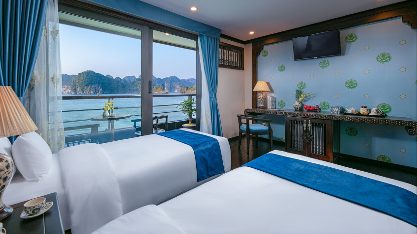 Nostalgia Cruise: Comfy Space Inside Room