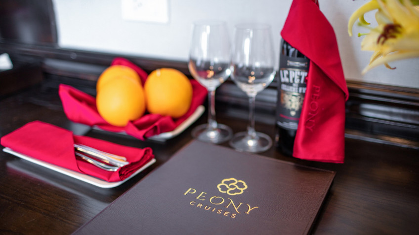Peony Cruise: Complimentary Table Setup