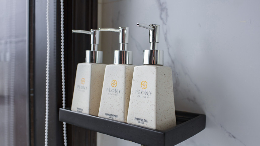 Peony Cruise: Convenient Bath Amenities