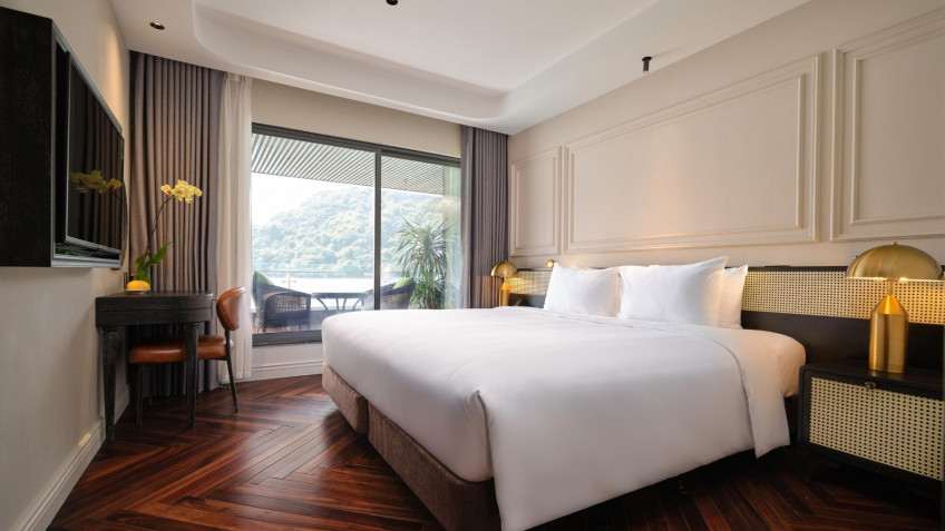 Elite of the Seas Cruise: Junior Suite