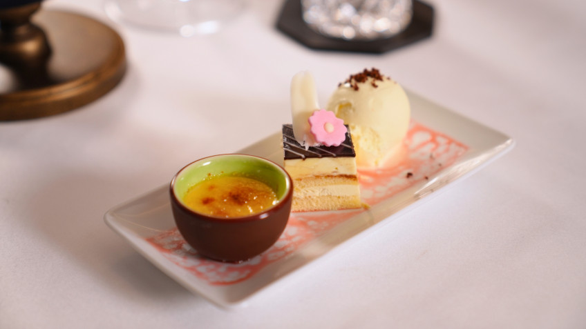 Paradise Grand Cruise: Elegant Dessert Decorations