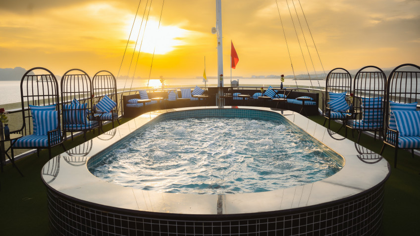 Amethyst Day Cruise: Emerald jaccuzzi pool