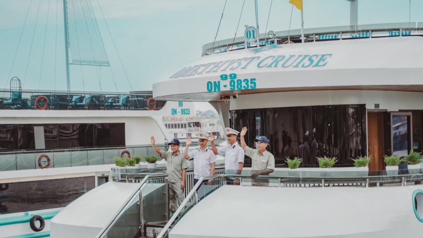 Amethyst Day Cruise: Friendly crew welcoming passengers