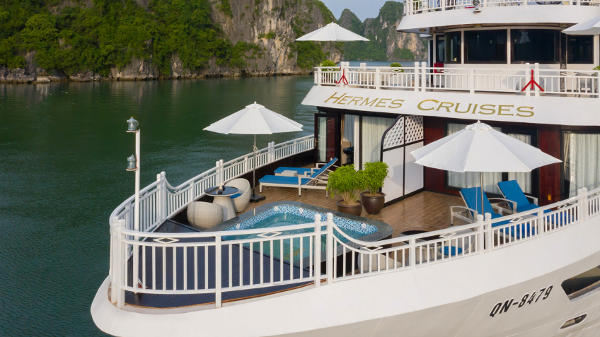 Hermes Cruise: Luxury Amenities On Sun Terrace