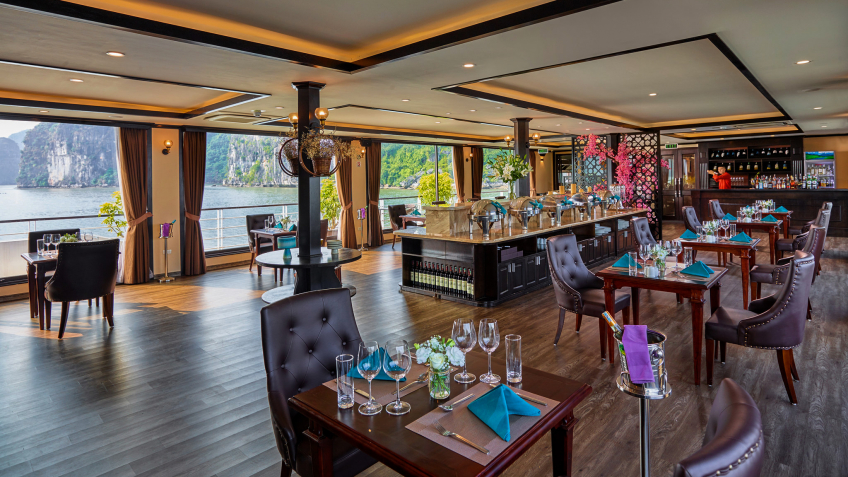 Mon Cheri Cruise: High Class Restaurant