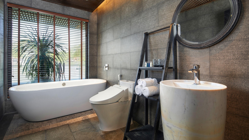 Elite of the Seas Cruise: Junior Luxurious Bathroom