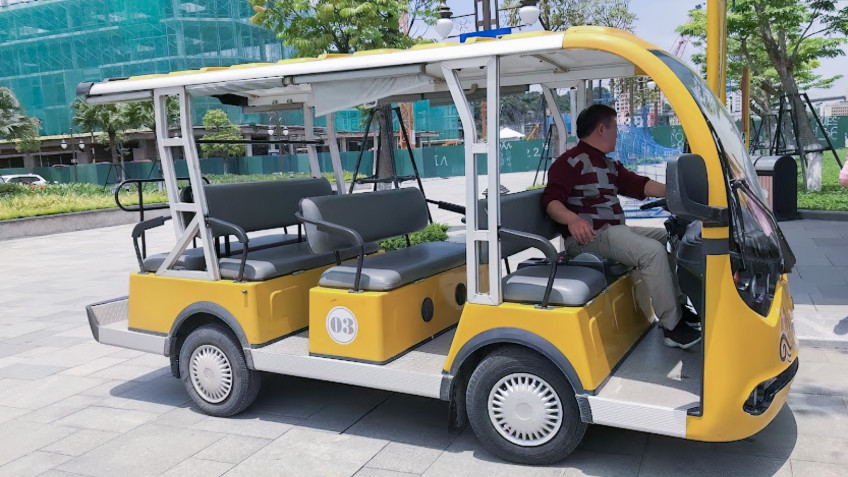 La Muse Day Cruise: Modern electric car service