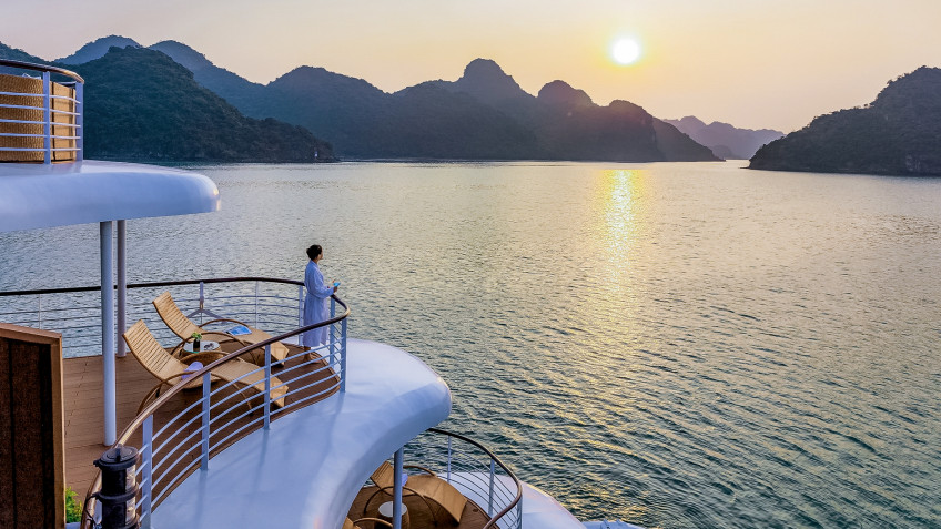 Capella Cruise: Immerse in Lan Ha Bay dusk