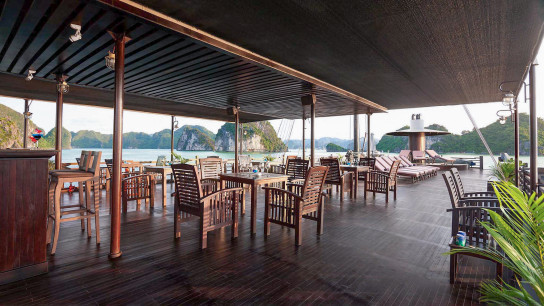 Mila Cruise (formerly Glory Legend): Spacious sky bar on budget cruise