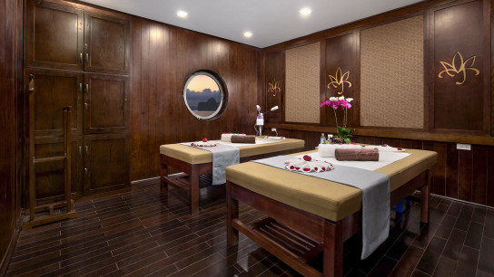 Orchid Classic Cruise: Sumptuous spa room on wooden junk boat