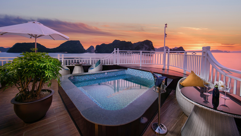 Hermes Cruise: Outdoor Private Jacuzzi