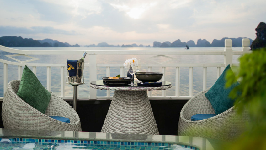 Hermes Cruise: Outdoor Seating Space Of Room