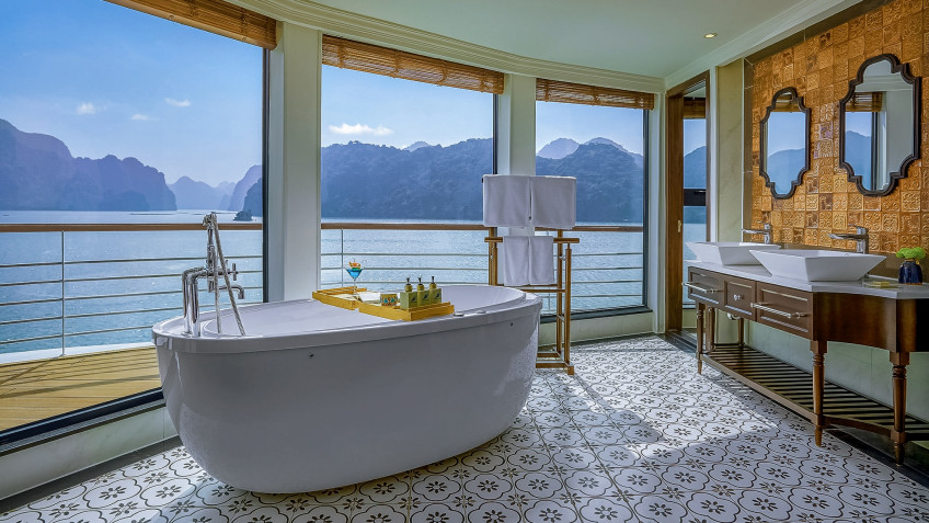 Capella Cruise: Marvelous vision from presidential bathroom