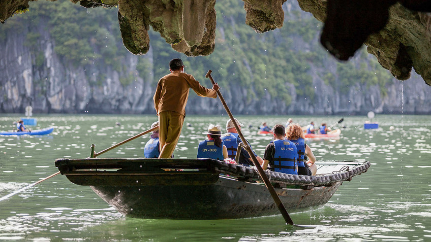 Mila Cruise (formerly Glory Legend): Discover the beauty of wet stalactites