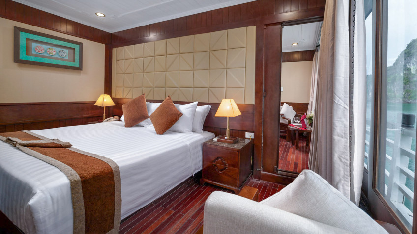 Mila Cruise (formerly Glory Legend): Royal Suite