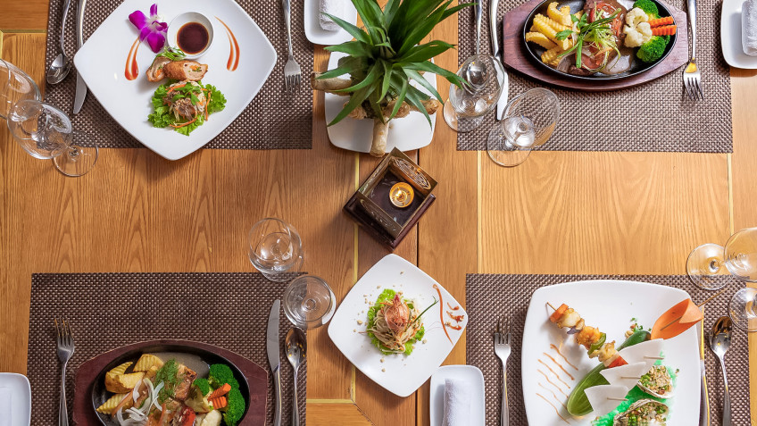 Mila Cruise (formerly Glory Legend): West and East culinary art combine