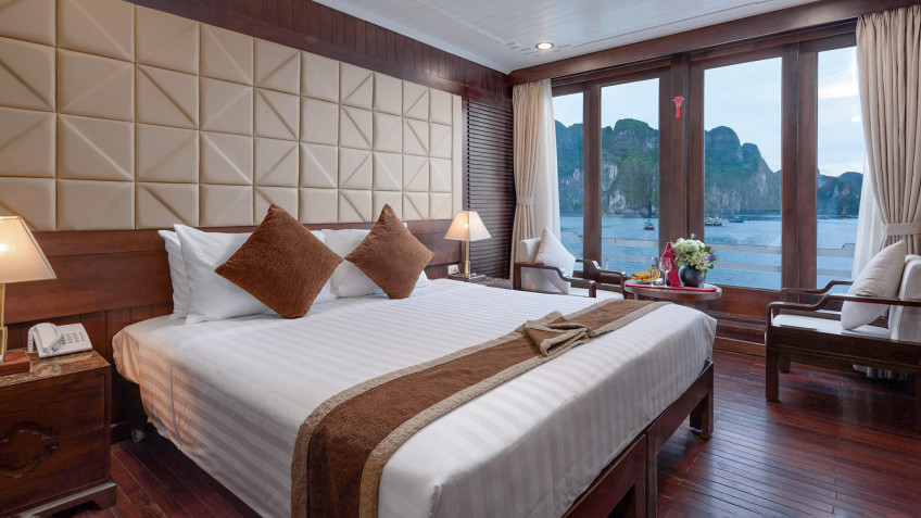 Mila Cruise (formerly Glory Legend): Suite Ocean View