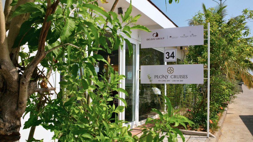 Peony Cruise: Peony Cruise Waiting Lounge By Big Bay Group