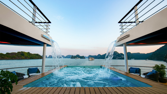 Mon Cheri Cruise: 4-season Infinite Pool