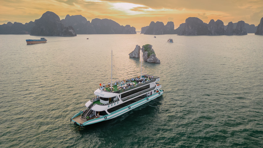 Amethyst Day Cruise: Amethyst Day Cruise Halong Bay