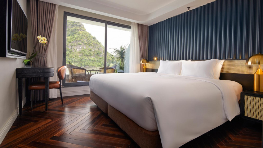 Elite of the Seas Cruise: Senior Suite