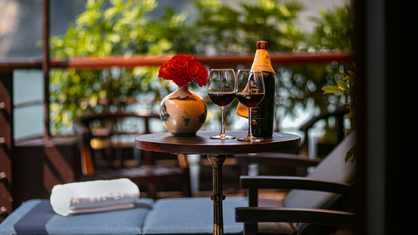 Nostalgia Cruise: Sip on red wine