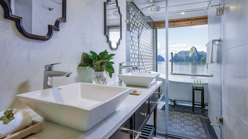 Capella Cruise: Exquisite bathrooms decor