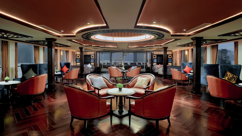 Capella Cruise: Spirit of the Sea Lounge