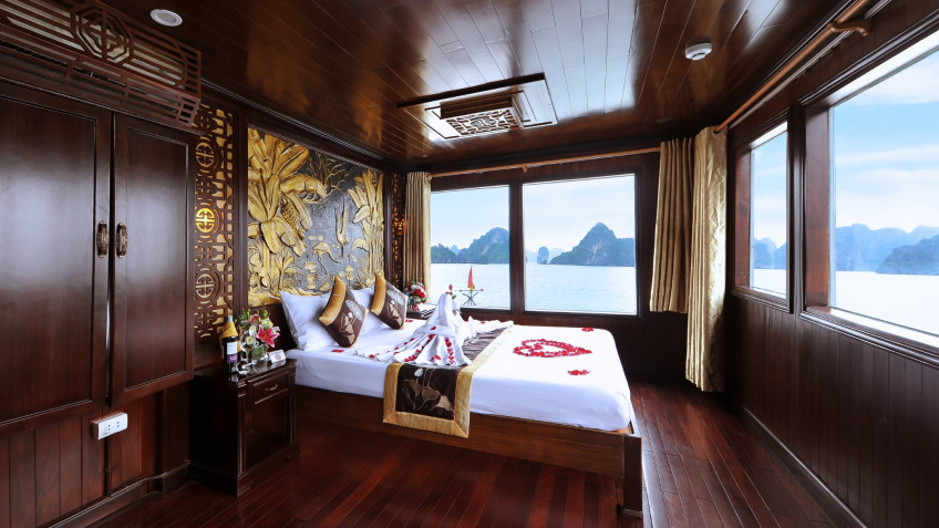 Renea Cruise: Honeymoon Suite