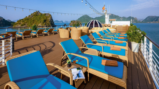 Capella Cruise: Sunny sundeck over Lan Ha Bay