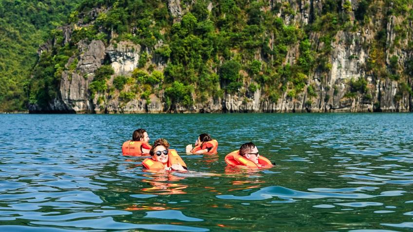 Peony Cruise: Swimming In A Secluded Part