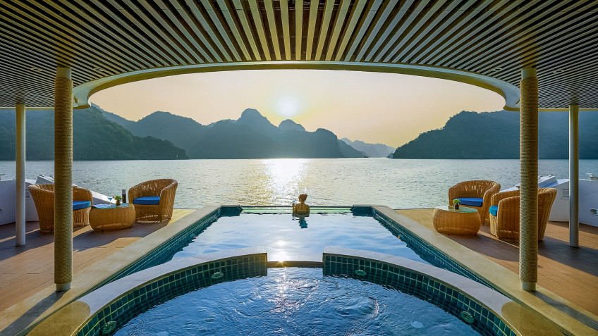 Capella Cruise: Infinity swimming pool