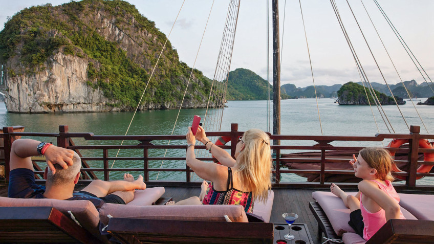 Mila Cruise (formerly Glory Legend): Family bonding among miraculous bay