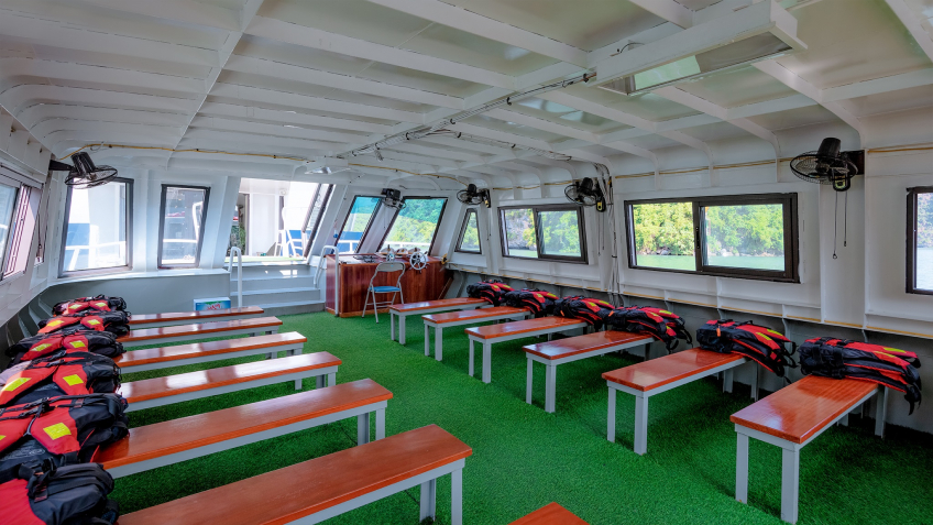 Mon Cheri Cruise: Large space inside