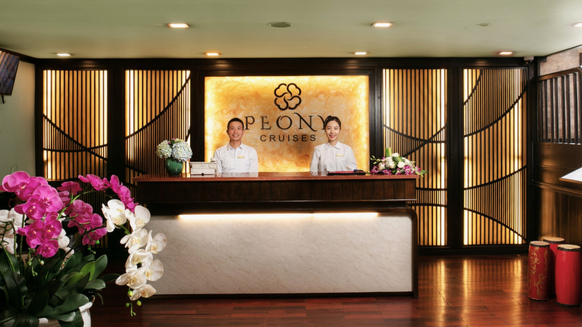 Peony Cruise: Welcoming Staff