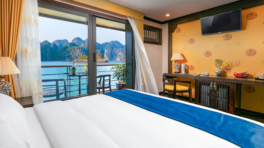 Nostalgia Cruise: Windy corner in room