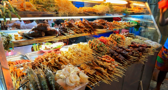 5 Places to Enjoy Myanmar Cuisine in Yangon Night Market